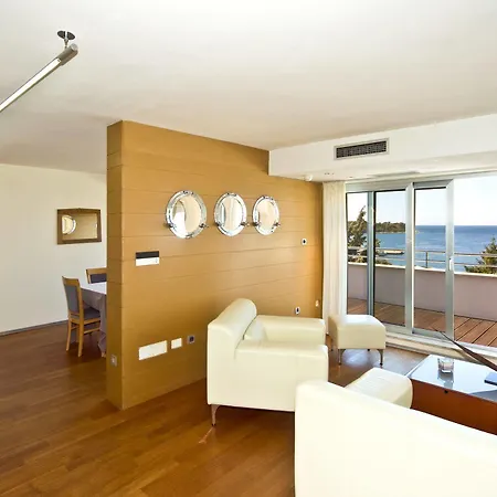 Guest house Feniks Pjescana Uvala