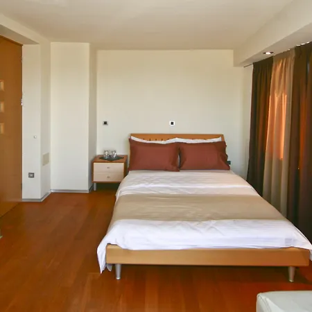 Feniks Guest house 3*